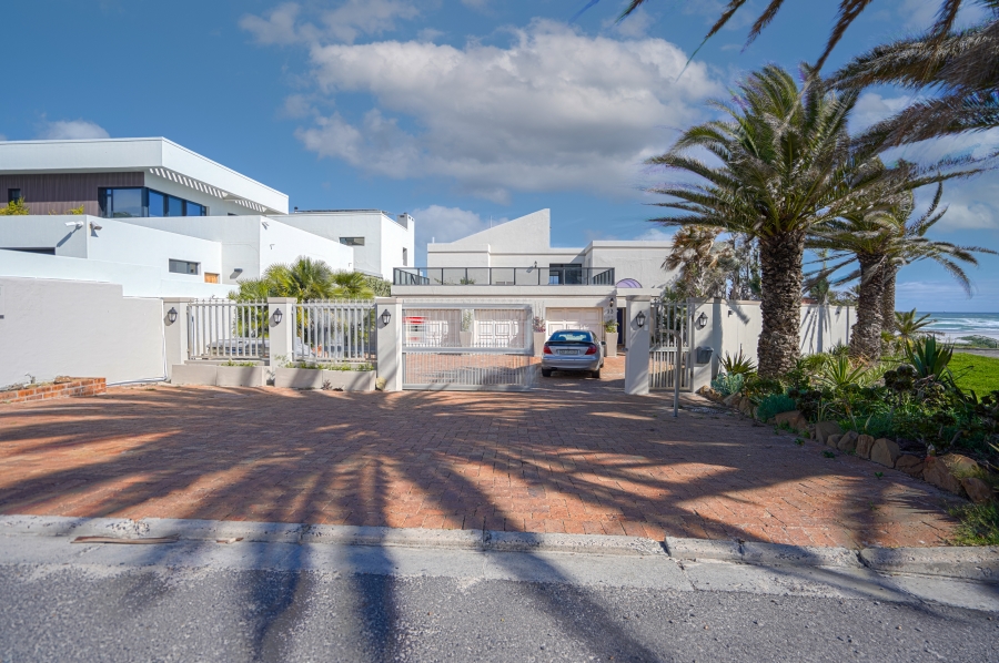 4 Bedroom Property for Sale in Van Riebeeckstrand Western Cape